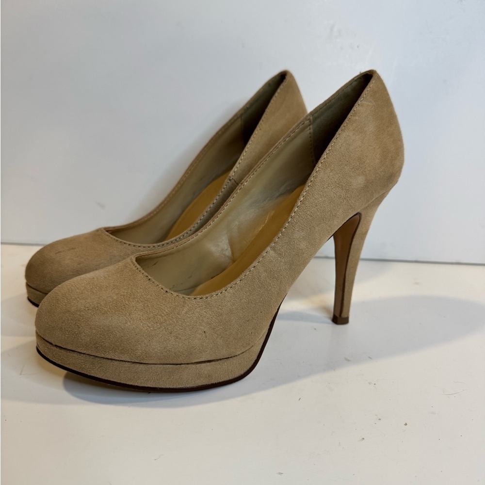 Delicious Beige Women's Heels size  7.5